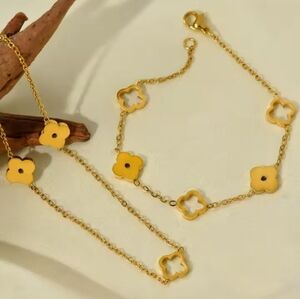 Nwt Set Non Tarnish Clover Alhambra